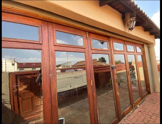 3 BEDROOM HOUSE FOR SALE IN LEACHVILLE EXT 3